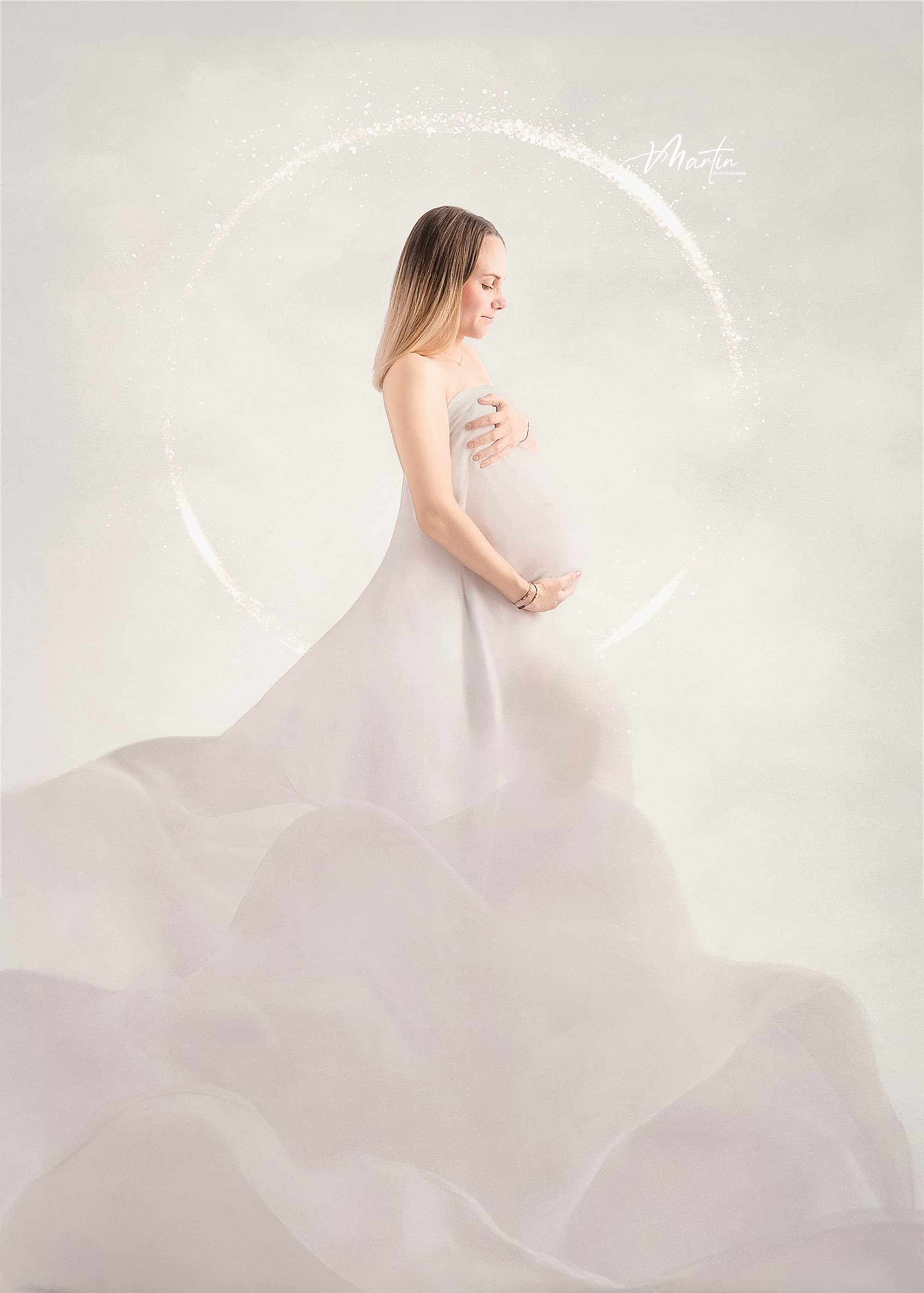 Femme enceinte en séance photo grossesse studio - Amel Martin Photographe