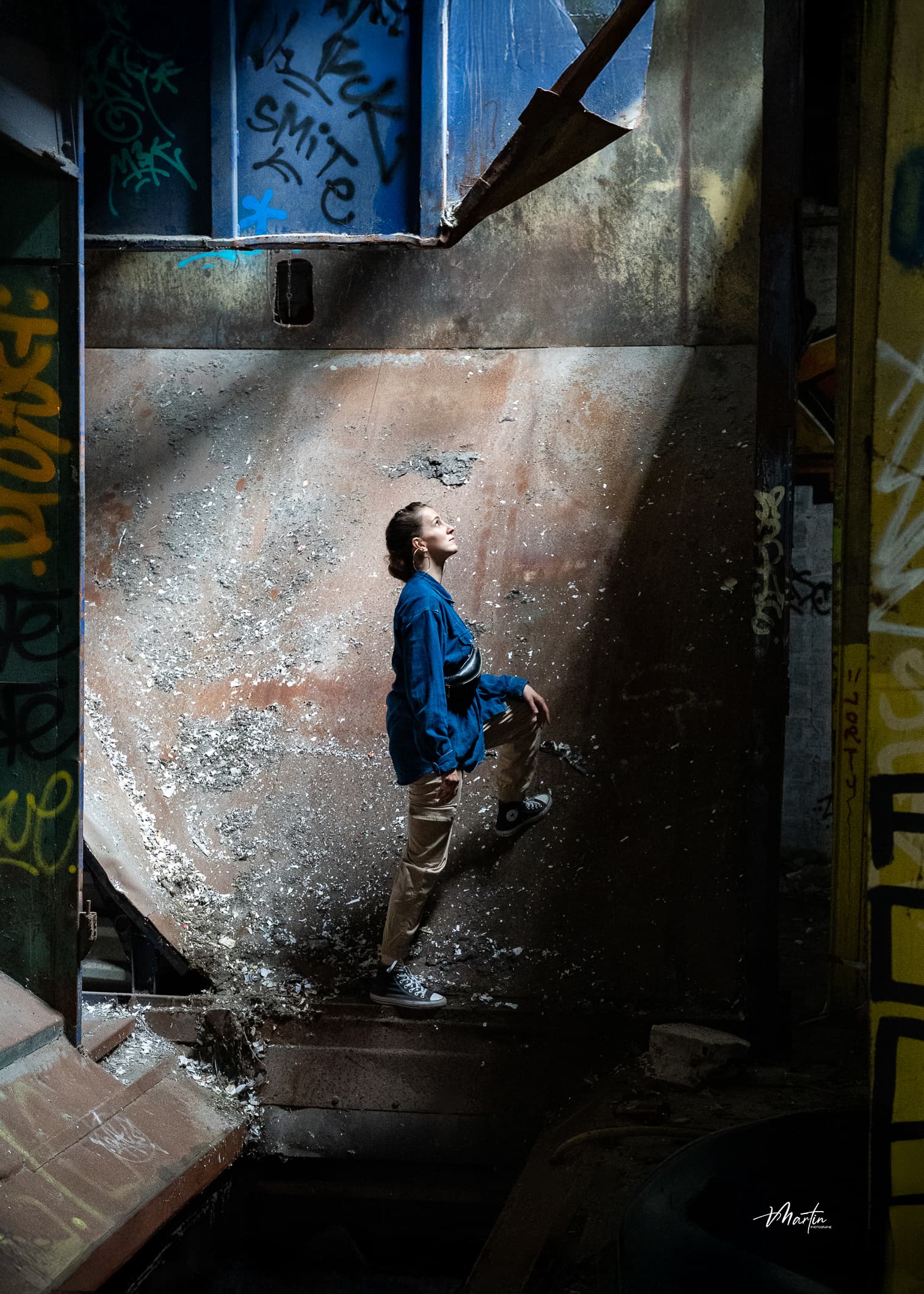 Femme enceinte en séance photo grossesse studio - Amel Martin Photographe
